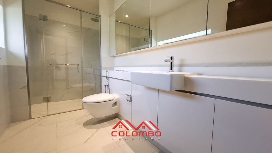 Luxury apartment 39th 40th 41st floors of Cinnamon Life, Colombo 02, offering stunning sea views for rent / lease. By Colombo Realtors, the Best Real Estate Company in Sri Lanka
