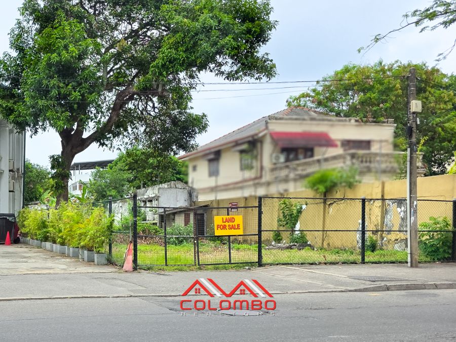 Best Prime 20 perch land facing Havelock Road, right opposite Police Park — ideal for a showroom, apartment, or commercial development for sale by Colombo Realtors