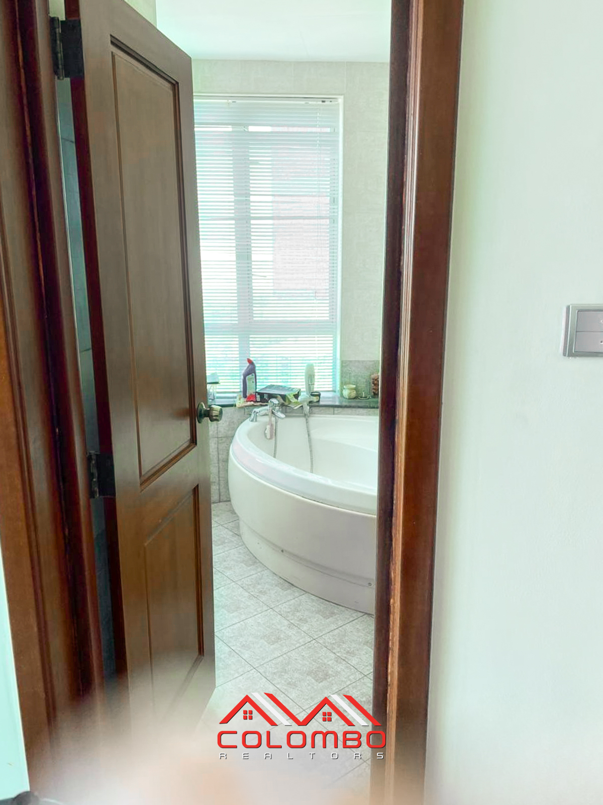 Iceland Residencies 4 Bedroom Sea View Furnished Luxury Apartment for SALE in Colombo 3 by Colombo Realtors