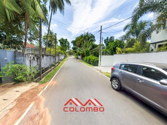Land for Sale – Samagipura Mawatha, Wattegedara Road, Maharagama. Located in a highly residential area just 700m from High Level Road. Ideal for a private residence or investment.