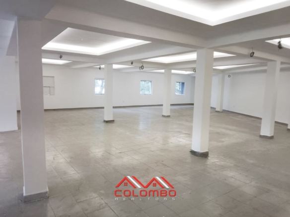 Office spaces for rent or lease - Strategically located bordering Colombo 2 and Colombo 7, this well-maintained commercial building offers office spaces ideal for corporate offices, consultancies, or service-based companies.