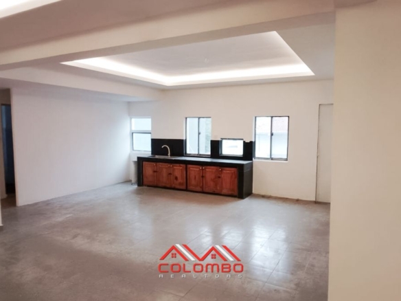 Office spaces for rent or lease - Strategically located bordering Colombo 2 and Colombo 7, this well-maintained commercial building offers office spaces ideal for corporate offices, consultancies, or service-based companies.