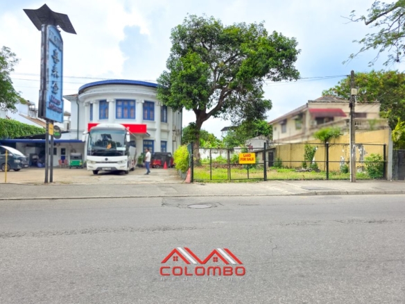 Best Prime 20 perch land facing Havelock Road, right opposite Police Park — ideal for a showroom, apartment, or commercial development for sale by Colombo Realtors