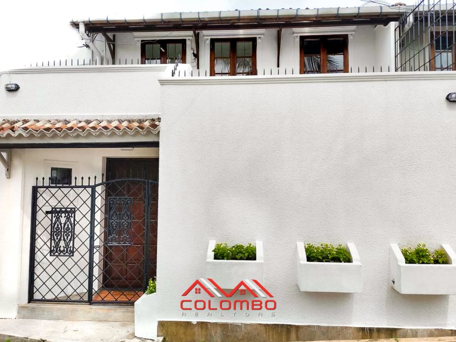 Battaramulla Pelawatte Kandawatta Road Modern Cozy 3 Bedroom House on 9 perch land for sale or to buy offered by Colombo Realtors Real Estate Company in Sri Lanka.