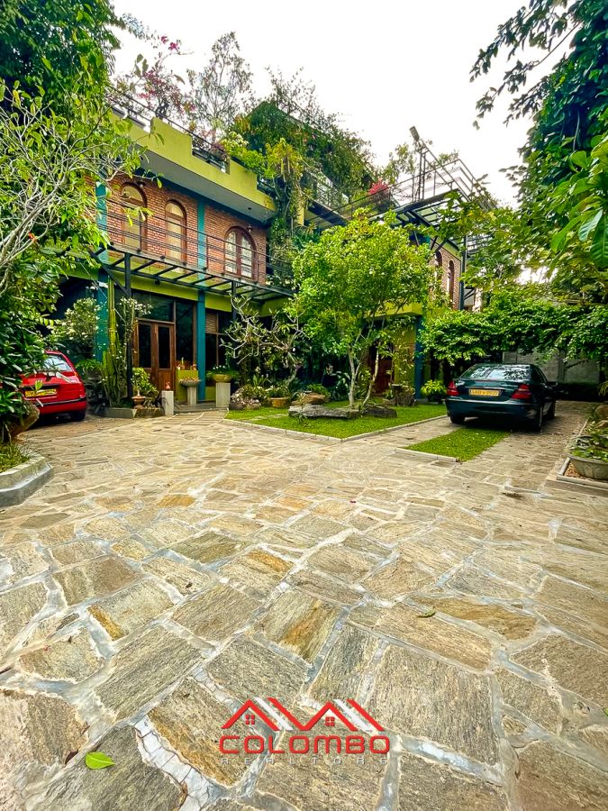 Battaramulla Ruhunupura Robert Gunawardana Mawatha Modern Nature Friendly Luxury House for sale or to buy offered by Colombo Realtors Real Estate Company.