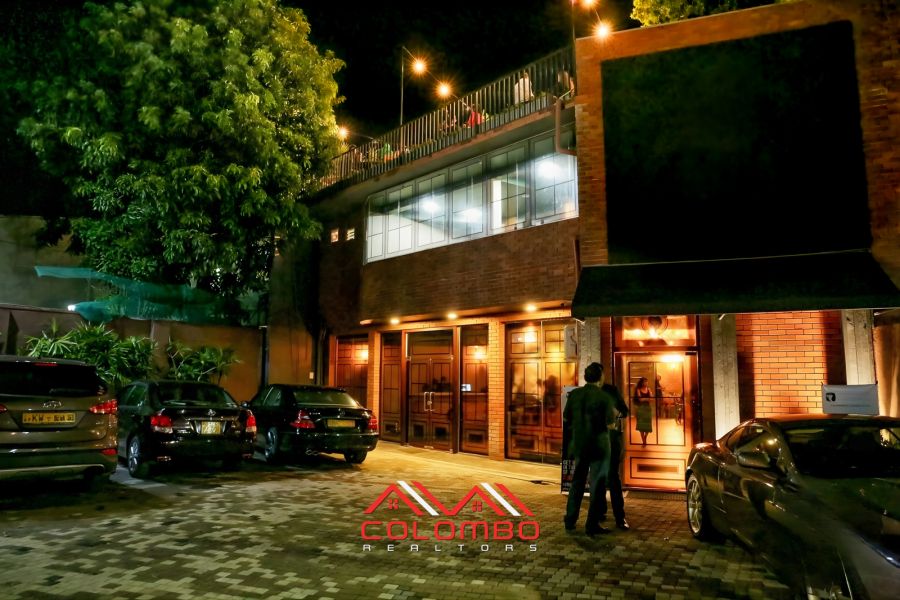 High Level Main Road Facing Showroom Building for Rent or Lease in Colombo 5 by Colombo Realtors which is ideal for Restaurant, Coffee Shop, Wellness Center, Retail Store, Customer Care, Airline, High-End Clothing Store, Education etc