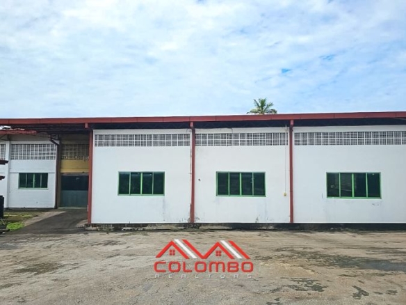 Piliyandala Warehouse Building for sale or to buy offered by Colombo Realtors Real Estate Company. This is ideal for warehousing, factory use, storage or manufacturing operations.